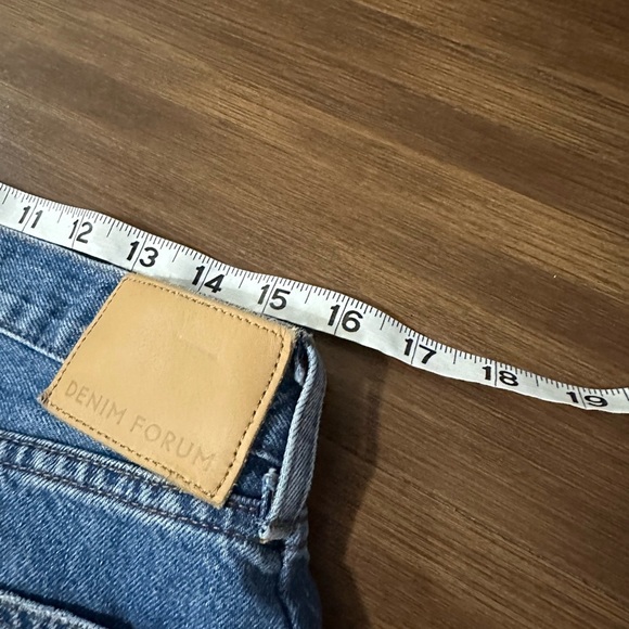 The Ex-boyfriend Hi-rise Denim Short Relaxed denim cut-off short size 31 Aritzia - Picture 7 of 9